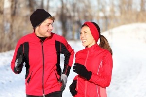 Als Paar im Winter Sport treiben