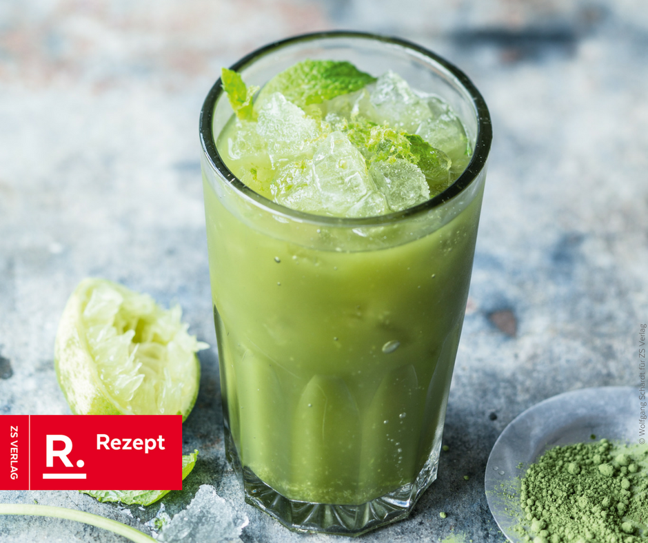 Bild eines Glases in dem der Iced Matcha Tee zu sehen ist